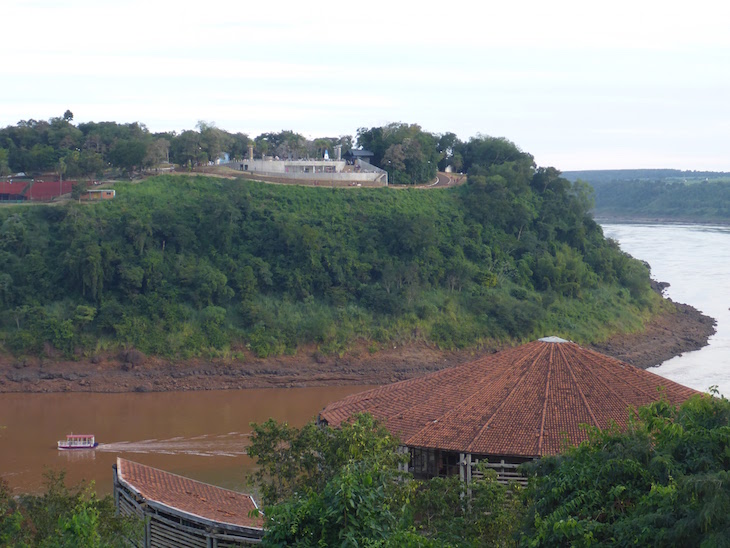 Marco das Três Fronteiras, Foz do Iguaçu, Brasil © Viaje Comigo