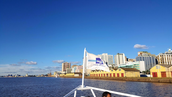 Barco Cisne Branco - Porto Alegre - Brasil © Viaje Comigo
