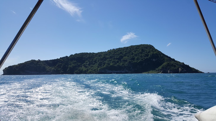 Ilha Feia - Passeio no Libertas, em Armação dos Búzios, Brasil © Viaje Comigo