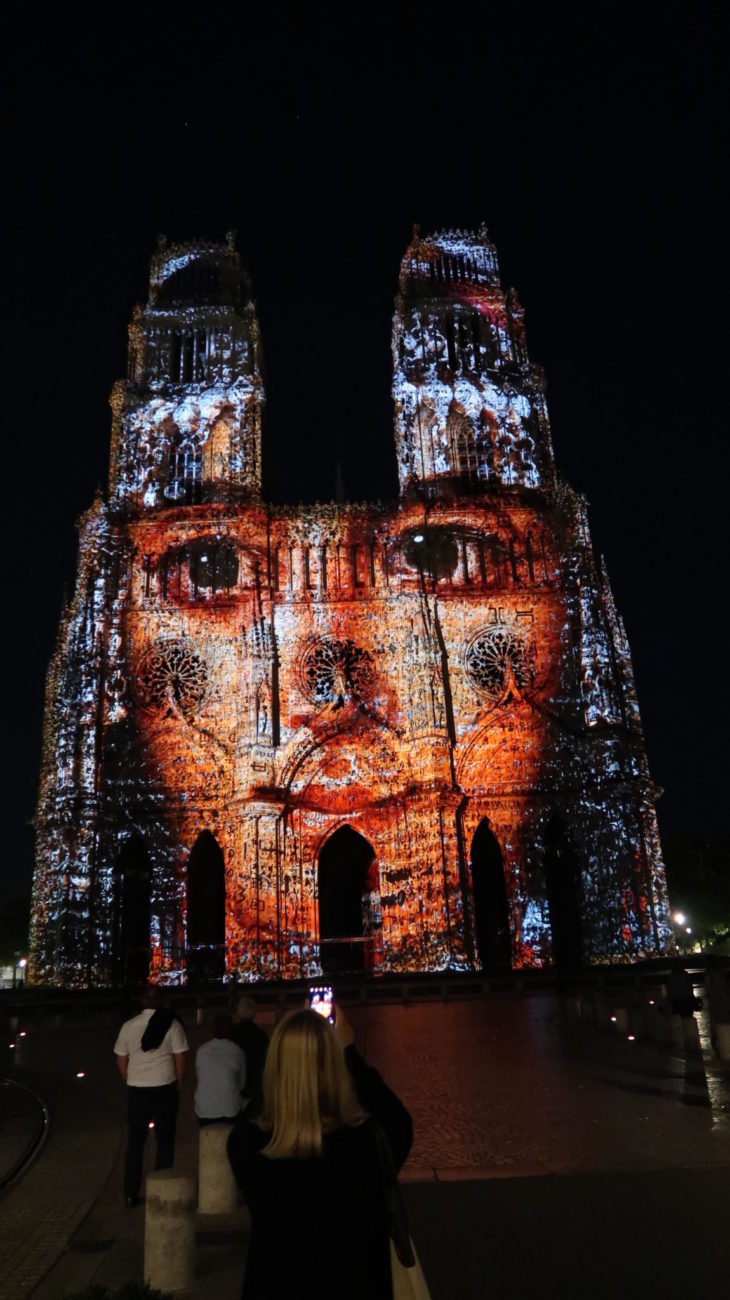 Foto com Canon PowerShot G7 X Mark II - Catedral de Tours à noite - França © Viaje Comigo