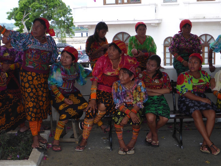 Grupo Kuna com as Molas na Cidade do Panamá © Viaje Comigo