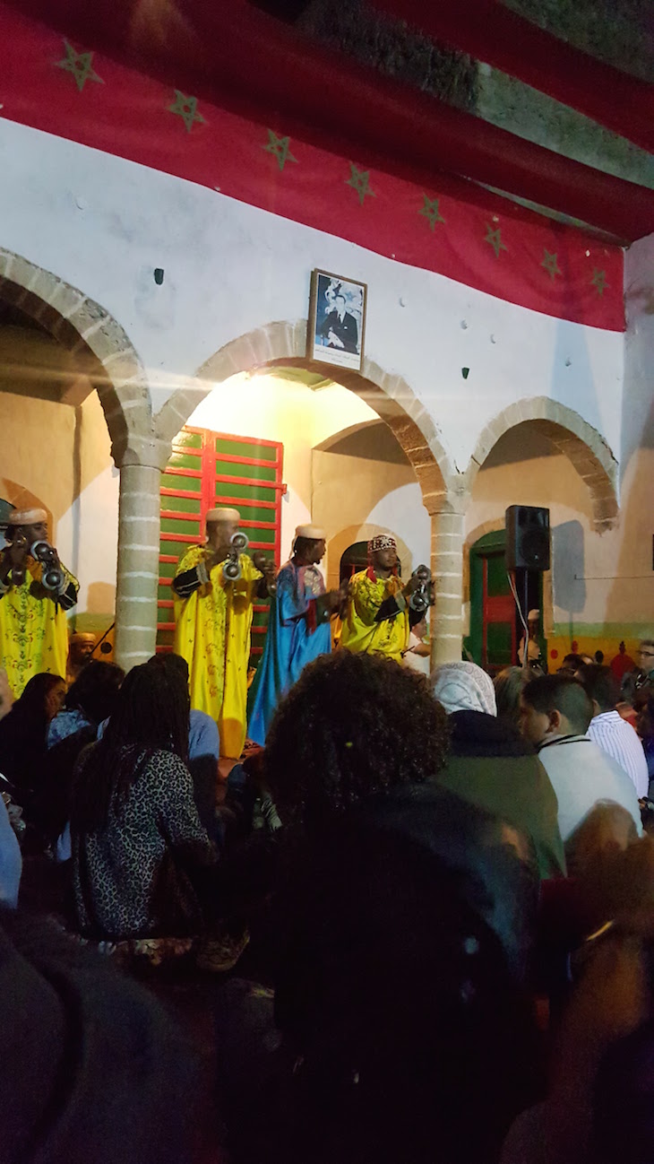 Maâlem Moqadem Raouf & Maâlem Seddik Qanarouch Festival Gnaoua 2017 - Essaouira © Viaje Comigo