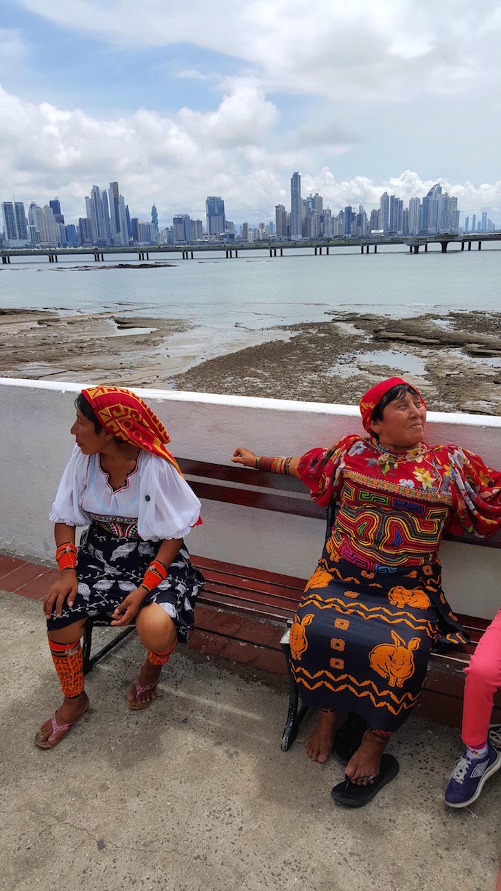 Grupo Kuna com as Molas na Cidade do Panamá © Viaje Comigo