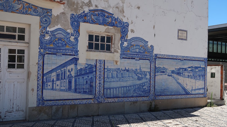 Azulejos da estação de comboios de Aveiro, Portugal © Viaje Comigo