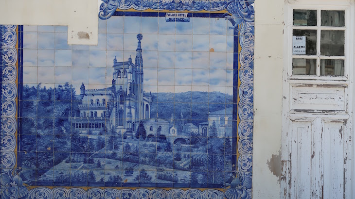 Azulejos da estação de comboios de Aveiro, Portugal © Viaje Comigo