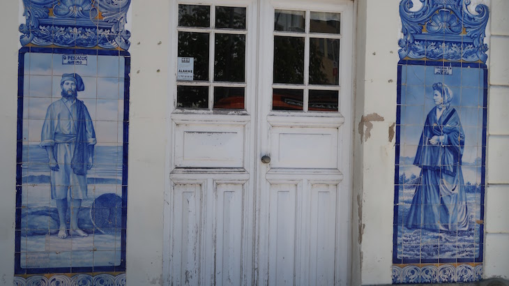 Azulejos da estação de comboios de Aveiro, Portugal © Viaje Comigo