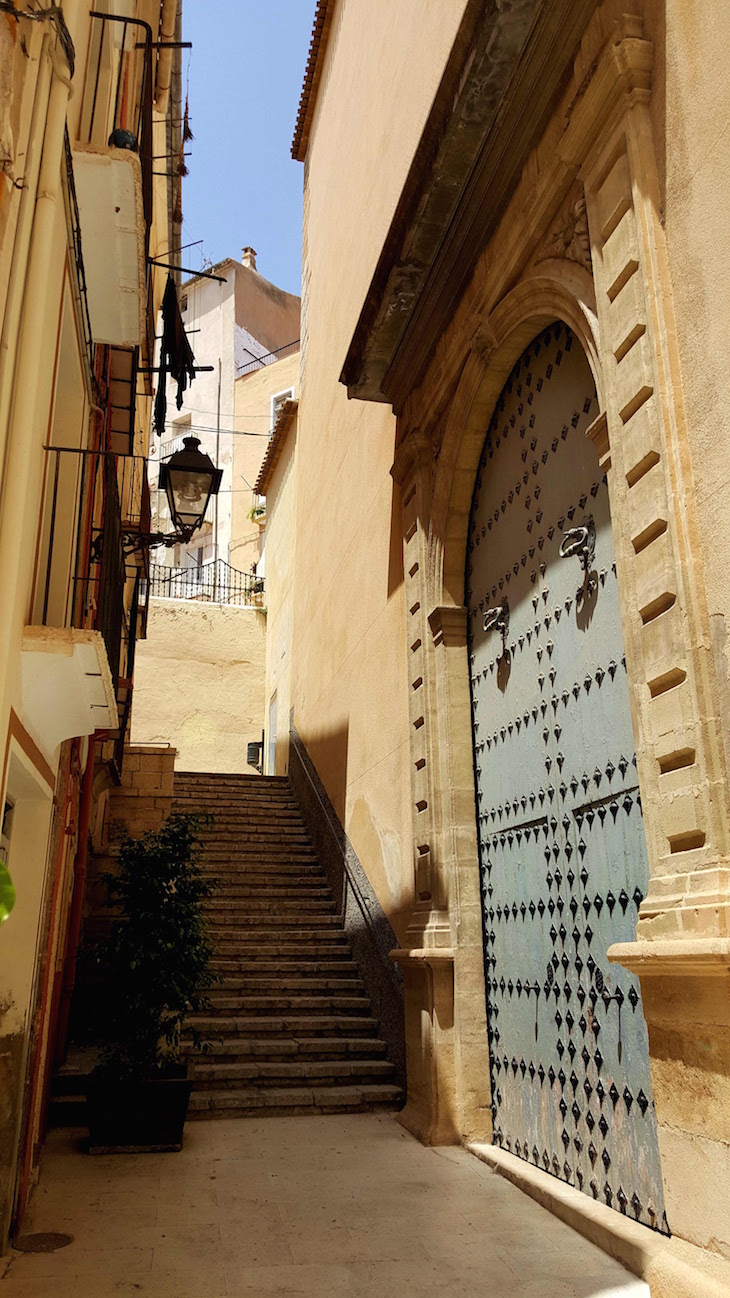 Porta da Igreja Nossa Senhora Assunção - Jijona - Espanha © Viaje Comigo