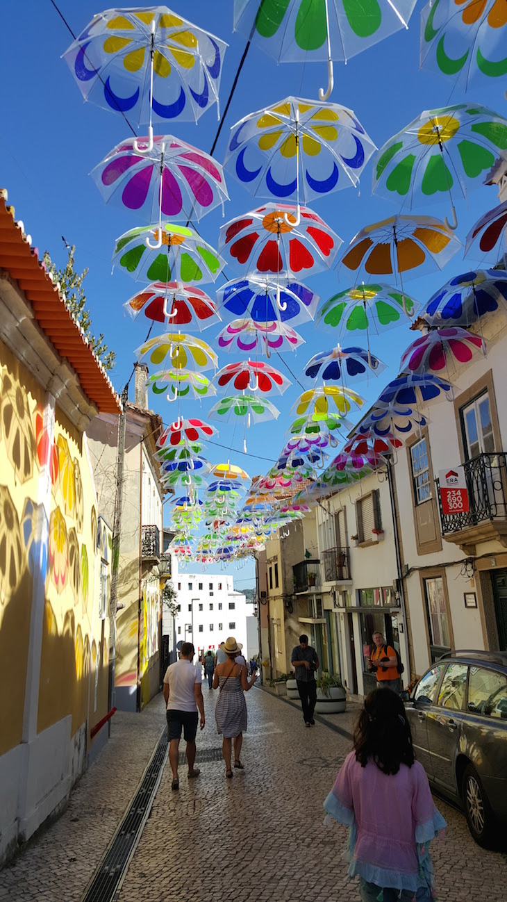 Umbrella Sky Project - Águeda Portugal © Viaje Comigo