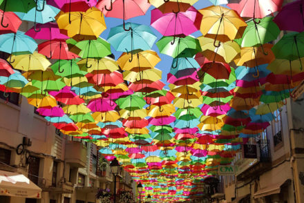 Umbrella Sky Project, Águeda, Portugal © Viaje Comigo