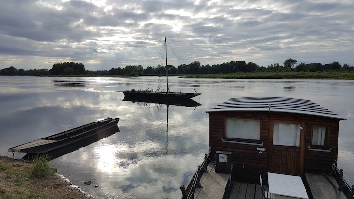 Barco-casa no Loire - França © Viaje Comigo