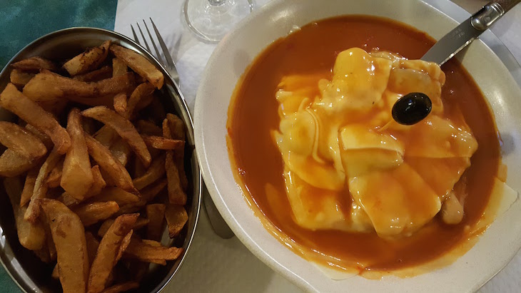 Francesinha no Bonne Assiette - Tours © Viaje Comigo