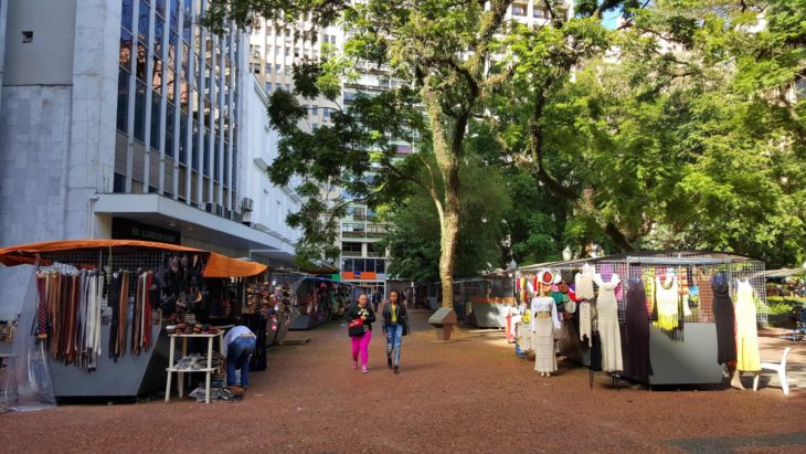 Praça da Alfandega, Porto Alegre - Brasil © Viaje Comigo