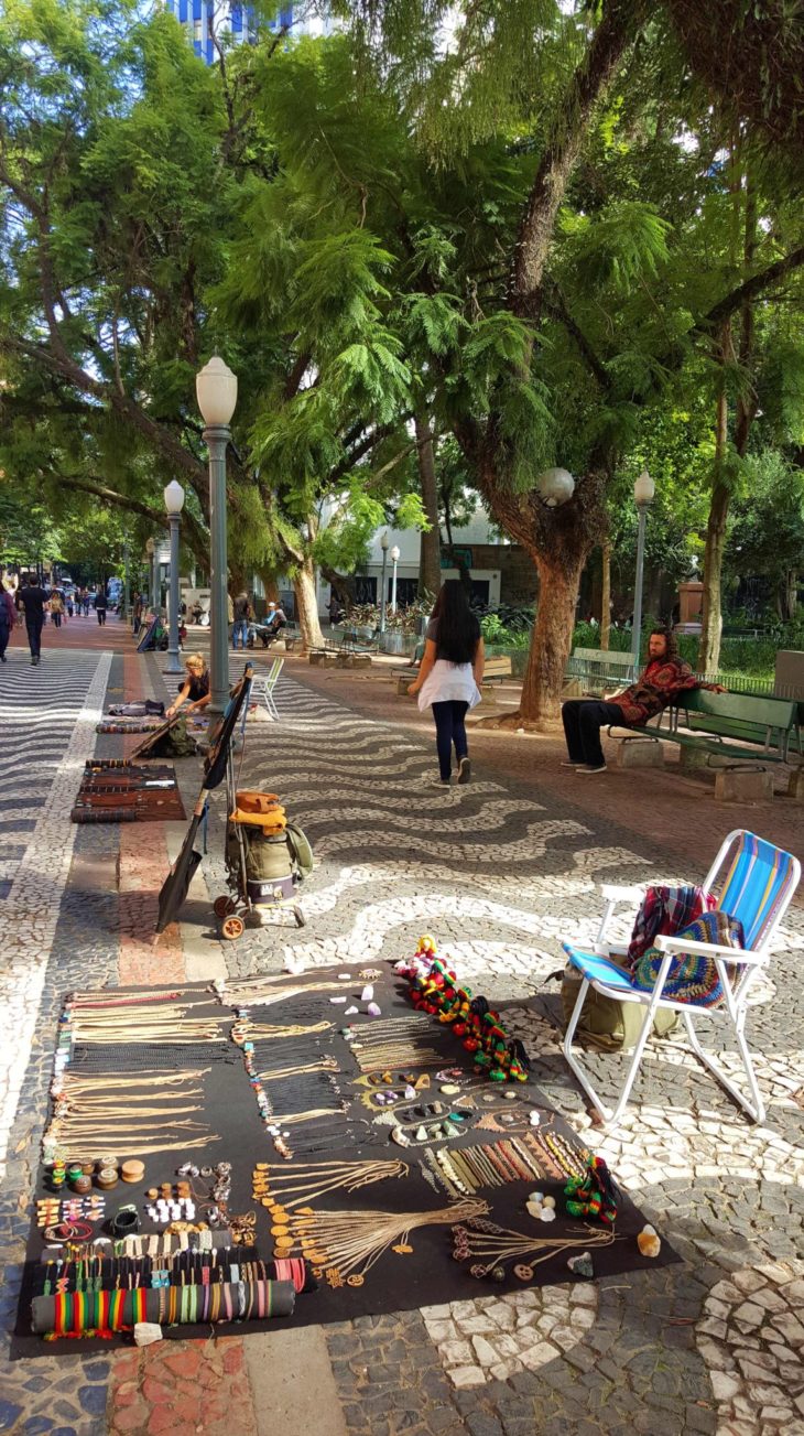 Praça da Alfandega, Porto Alegre - Brasil © Viaje Comigo