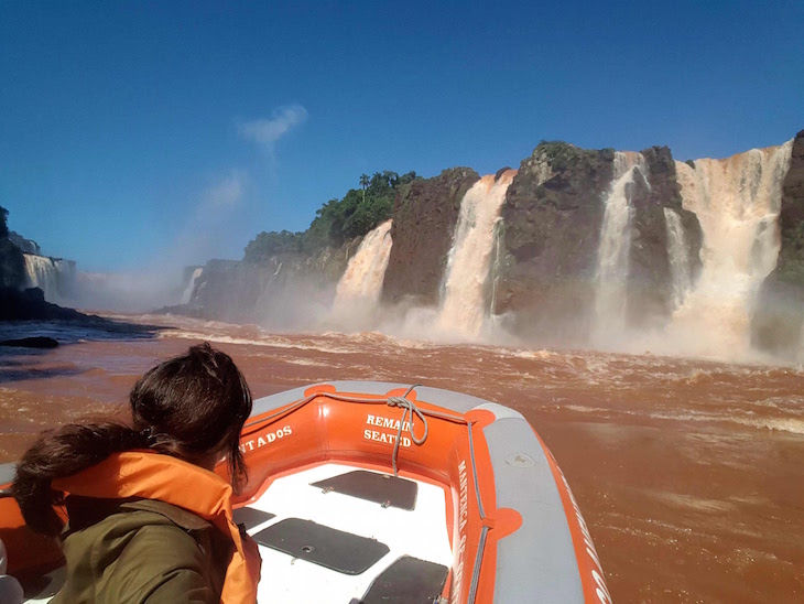 Passeio de barco nas Cataratas do Iguaçu - Brasil © Viaje Comigo