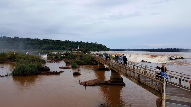 Caminho para Garganta del Diablo - Cataratas del Iguazú, Argentina © Viaje Comigo