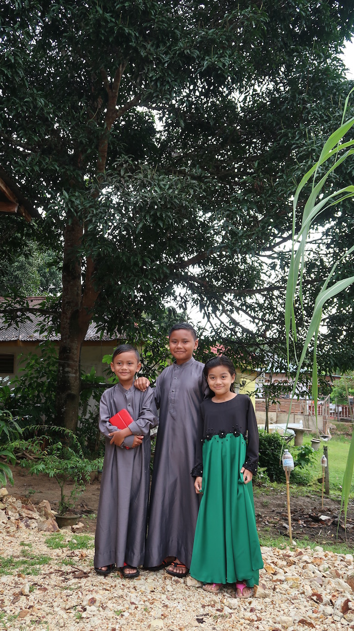 meninos de Kuala Tahan - Malásia © Viaje Comigo