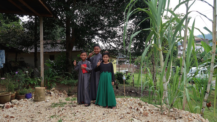 Meninos de Kuala Tahan - Malásia © Viaje Comigo