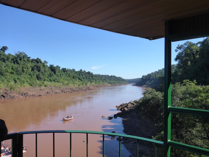 Passeio de barco nas Cataratas do Iguaçu - Brasil © Viaje Comigo