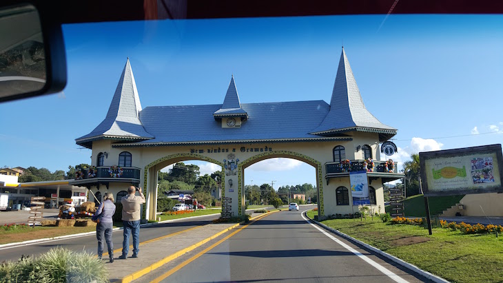 Pórtico de Gramado - Rio Grande do Sul - Brasil © Viaje Comigo