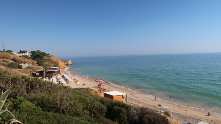Vista do Club Med Da Balaia para a praia Maria Luísa - Algarve © Viaje Comigo
