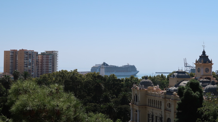 Cruzeiro ao longe - Málaga - Espanha © Viaje Comigo