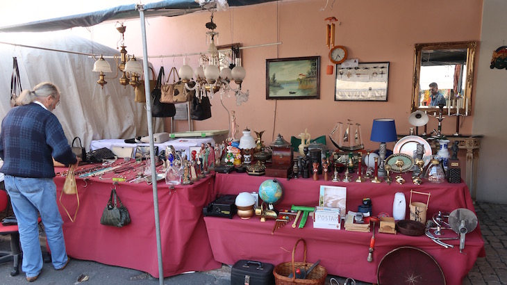 Feira da Ladra, Lisboa, Portugal © Viaje Comigo