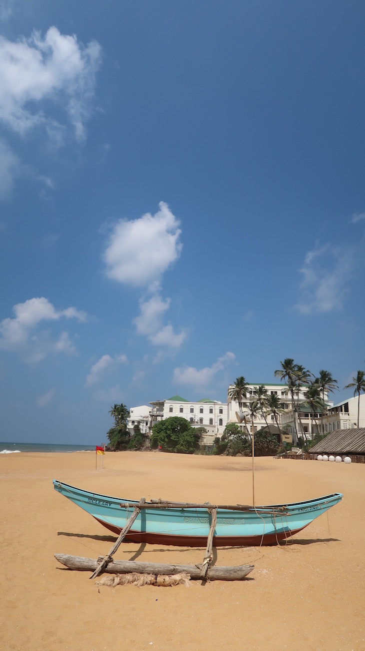 Praia junto do Mount Lavinia Hotel, Sri Lanka © Viaje Comigo