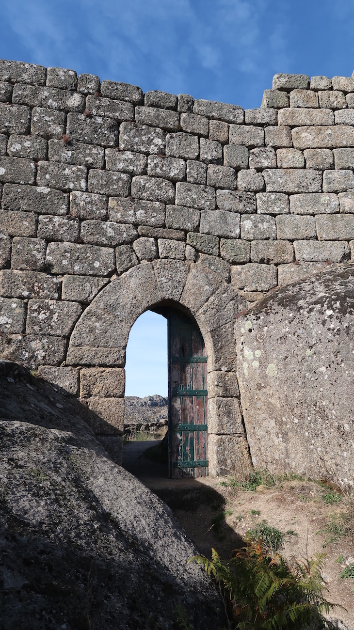 Castelo de Castro Laboreiro - Melgaço - Portugal © Viaje Comigo