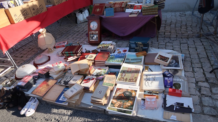 Feira da Ladra, Lisboa, Portugal © Viaje Comigo