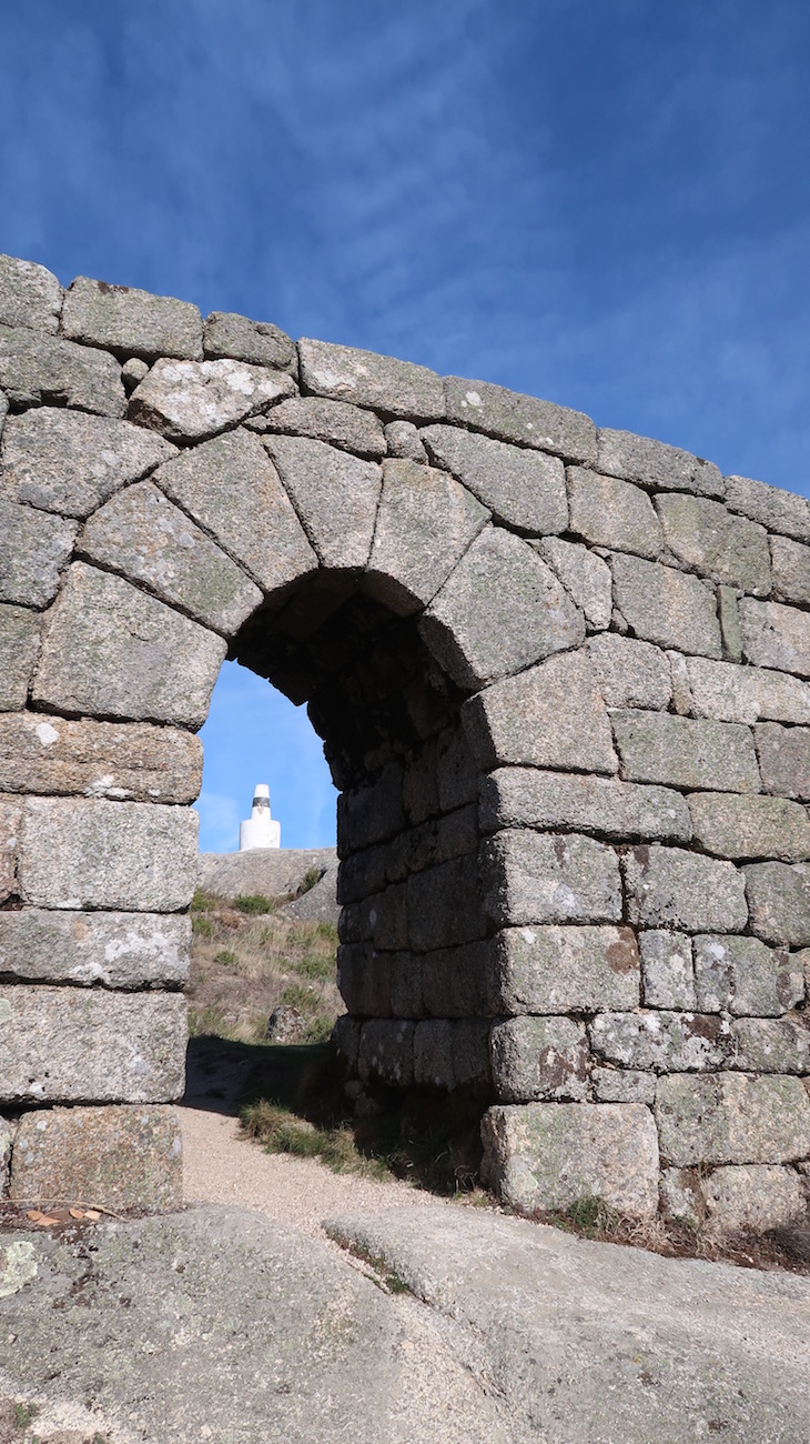 Castelo de Castro Laboreiro - Melgaço - Portugal © Viaje Comigo