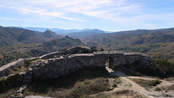 Castelo de Castro Laboreiro - Melgaço - Portugal © Viaje Comigo