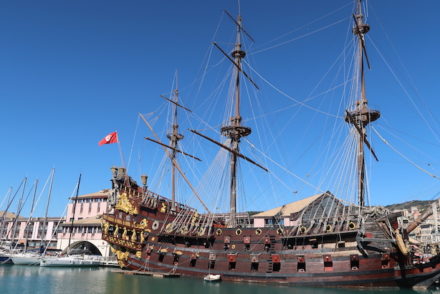 Navio pirata Neptuno no Porto de Génova, Itália © Viaje Comigo