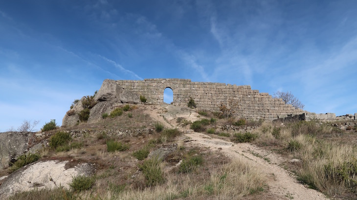 Castelo de Castro Laboreiro - Melgaço - Portugal © Viaje Comigo