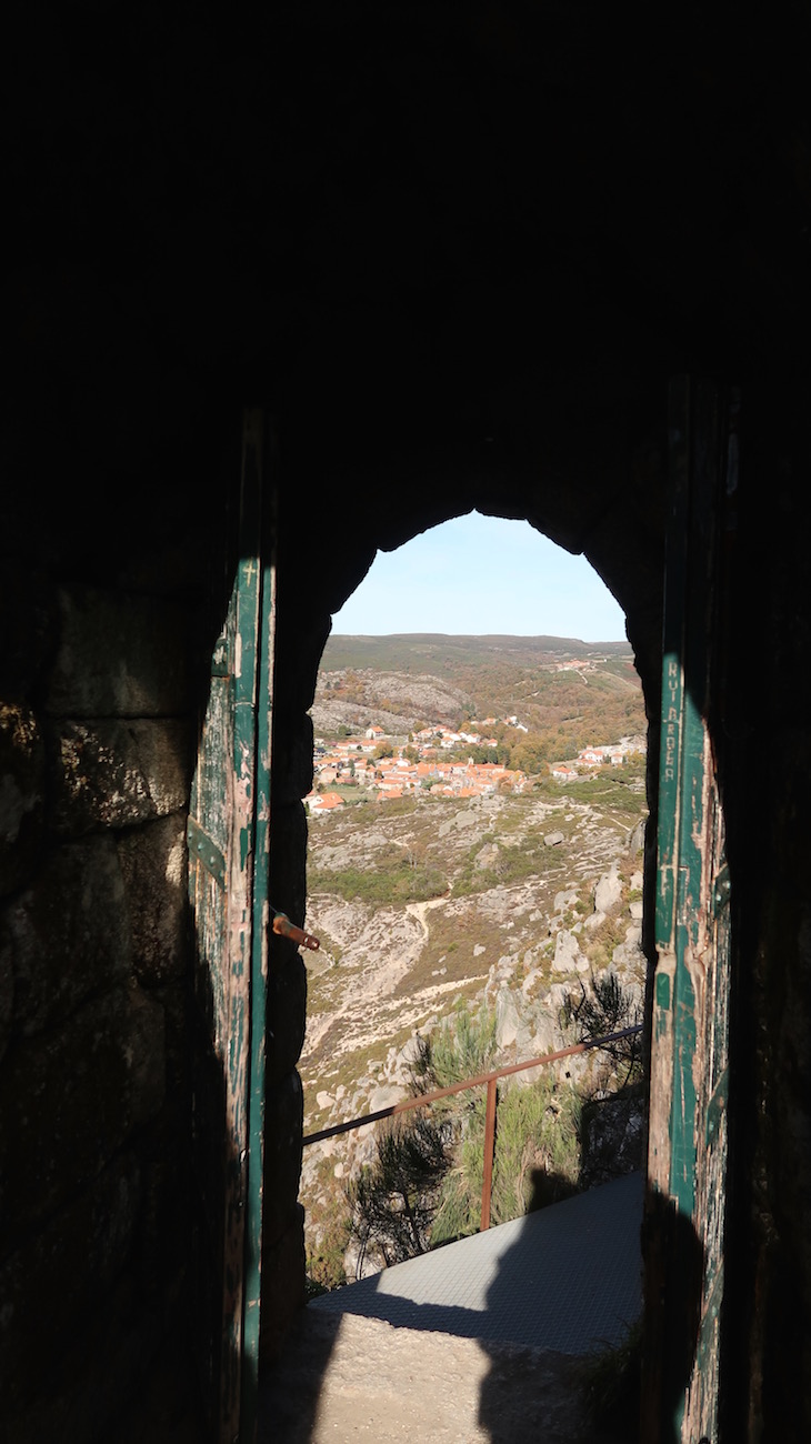 Castelo de Castro Laboreiro - Melgaço - Portugal © Viaje Comigo