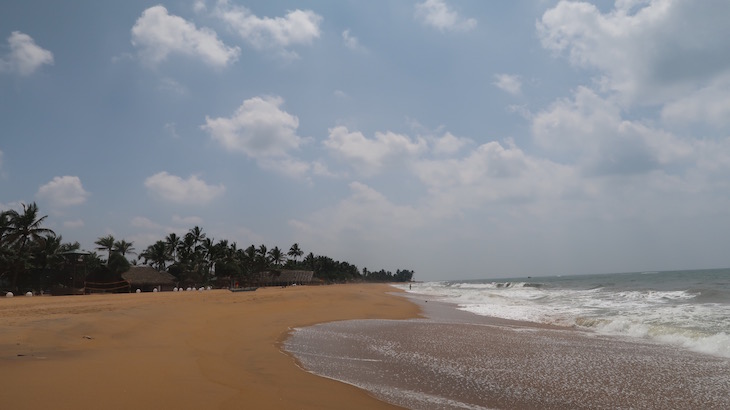 Praia junto do Mount Lavinia Hotel, Sri Lanka © Viaje Comigo