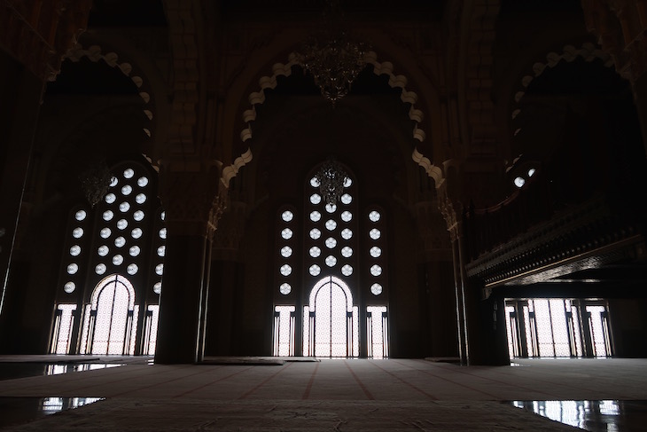 Dentro da Mesquita Hassan II, Casablanca. Marrocos © Viaje Comigo