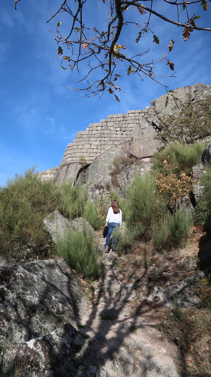 Castelo de Castro Laboreiro - Melgaço - Portugal © Viaje Comigo