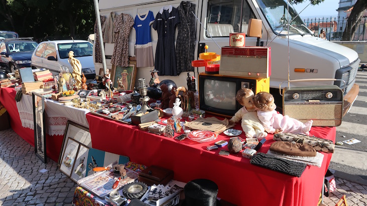 Feira da Ladra, Lisboa, Portugal © Viaje Comigo