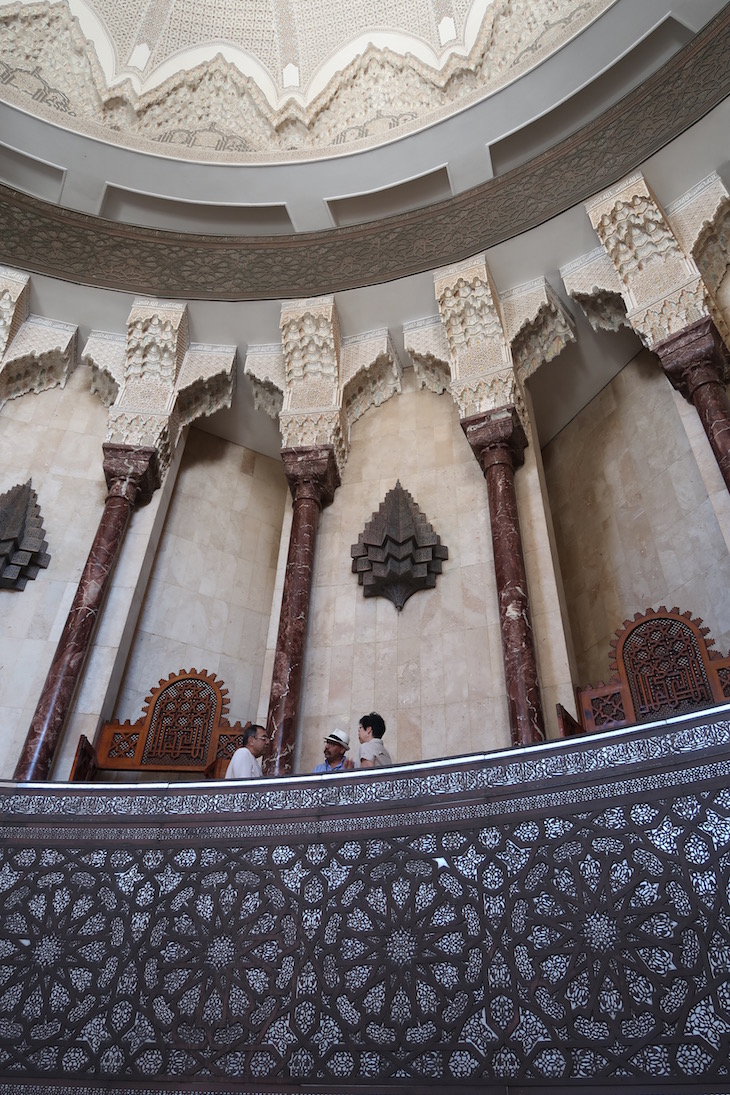 Dentro da Mesquita Hassan II, Casablanca. Marrocos © Viaje Comigo