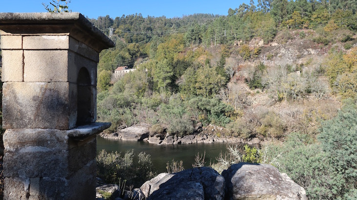 Alminhas do lado espanhol - Caminhada em Cevide - Portugal © Viaje Comigo