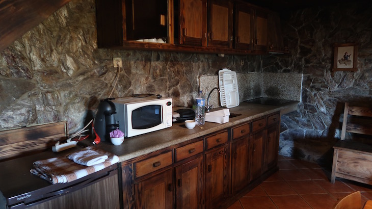Cozinha da Casa da Fonte do Carvalhinho - Branda da Aveleira - Melgaço - Portugal © Viaje Comigo