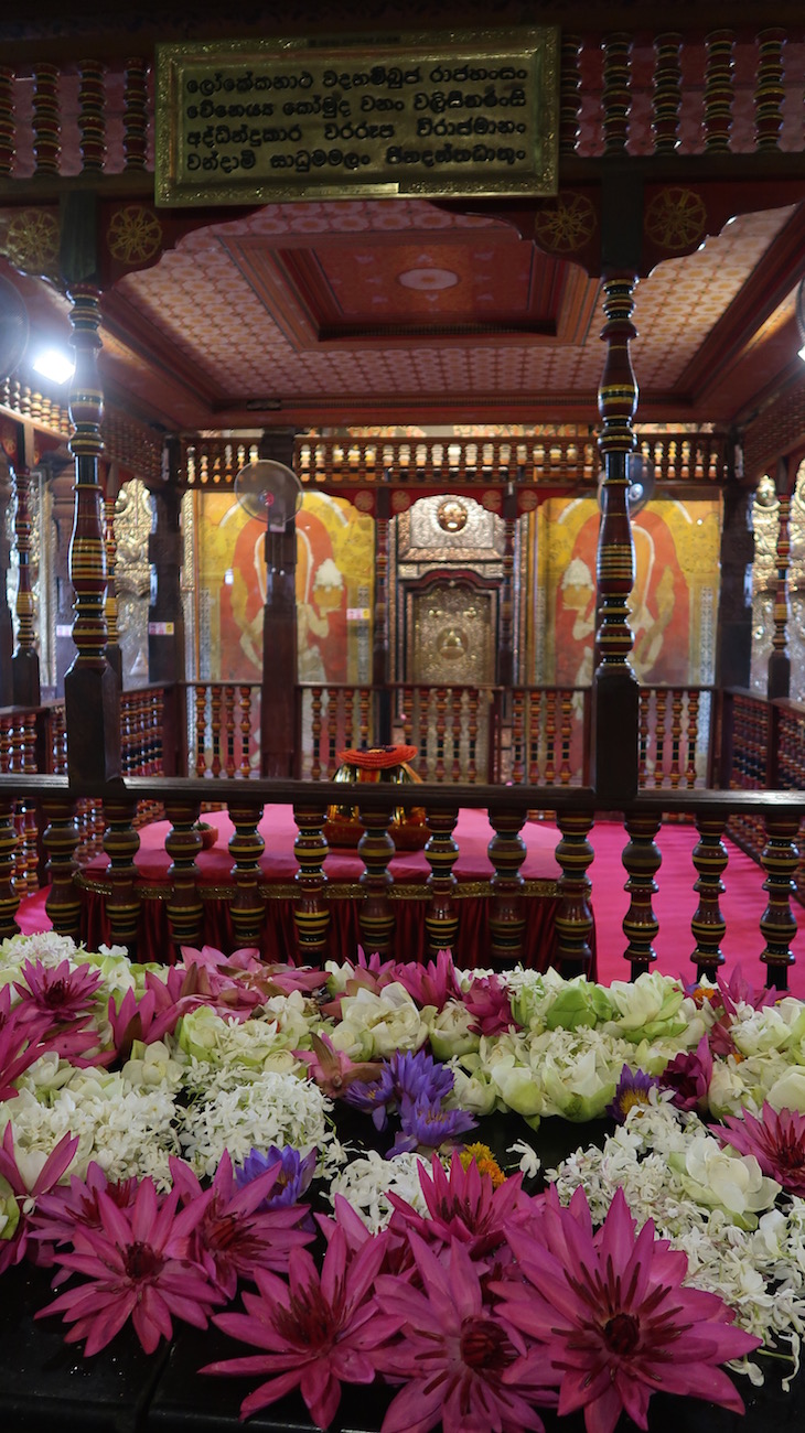 Templo da Relíquia do Dente Sagrado, Kandy, Sri Lanka © Viaje Comigo