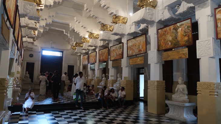 Templo da Relíquia do Dente Sagrado, Kandy, Sri Lanka © Viaje Comigo