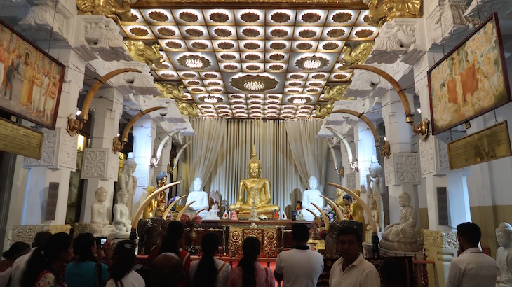 Templo da Relíquia do Dente Sagrado, Kandy, Sri Lanka © Viaje Comigo