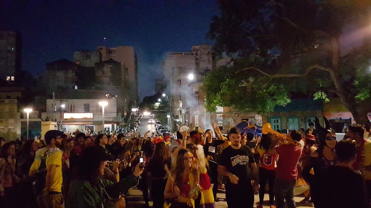 Animação e Bloco na rua de Porto Alegre © Viaje Comigo