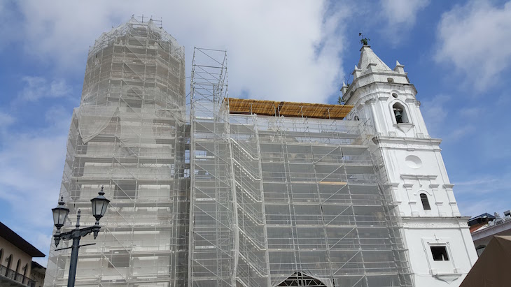 Catedral Metropolitana estava em obras - Cidade do Panamá © Viaje Comigo