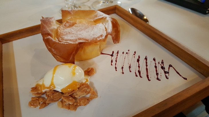 Pão-de-ló e gelado de queijo - Restaurante Oficina © Viaje Comigo