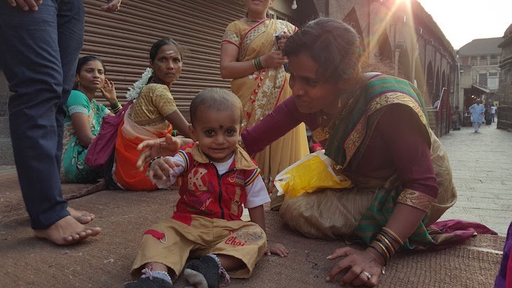 Bebé no templo Mahalakshmi - Kolhapur - India © Viaje Comigo