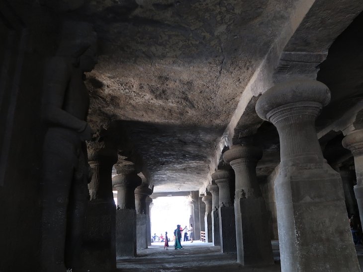 Dentro das Grutas de Elephanta - Bombaim - India © Viaje Comigo