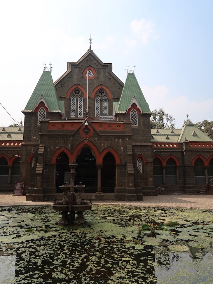 Lago do Museu de Kolhapur - India © Viaje Comigo